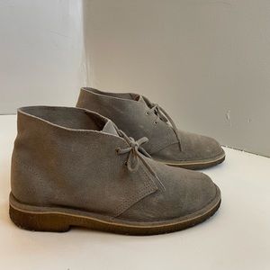 Clarks desert boots in grey suede. Women’s 9 or men’s 7.